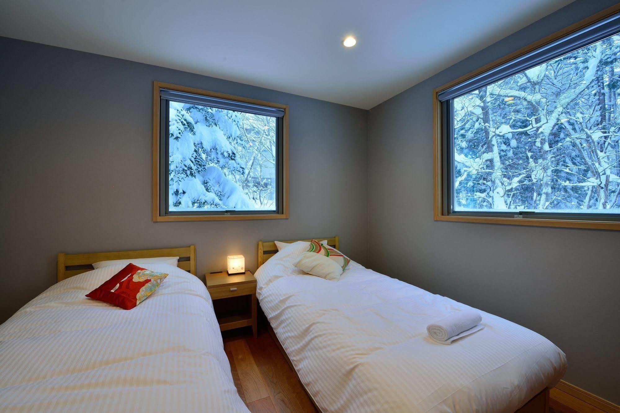 Bluebird Chalets Hakuba Extérieur photo